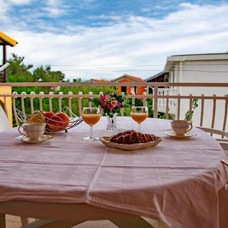 Apartment Tony - 2Bdr Beachfront Jadrija Bagian luar foto