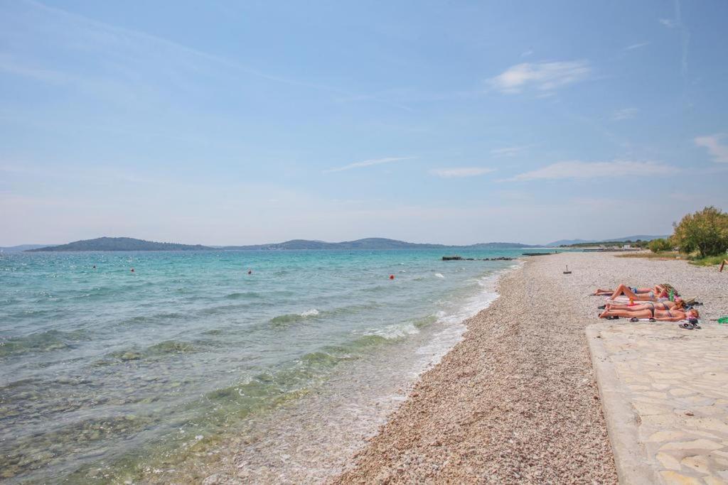 Apartment Tony - 2Bdr Beachfront Jadrija Bagian luar foto
