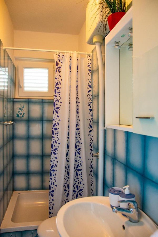 Apartment Tony - 2Bdr Beachfront Jadrija Bagian luar foto