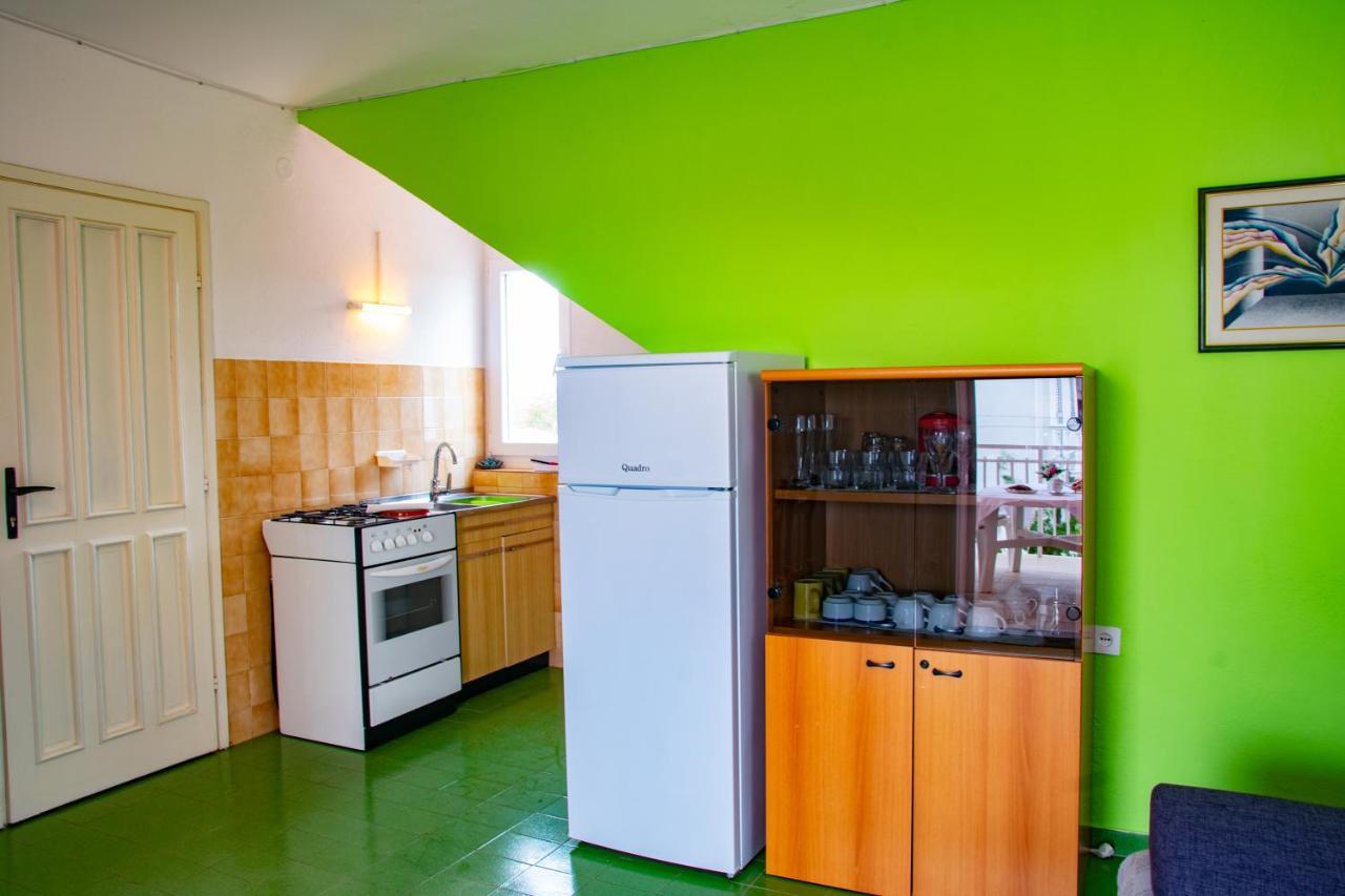 Apartment Tony - 2Bdr Beachfront Jadrija Bagian luar foto