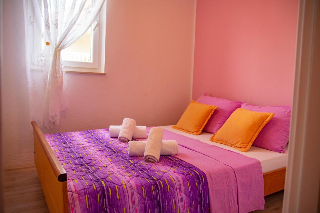 Apartment Tony - 2Bdr Beachfront Jadrija Bagian luar foto